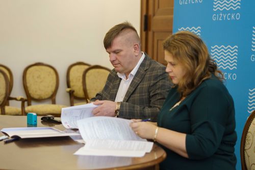 Podpisanie umowy na budowę mieszkań komunalnych	